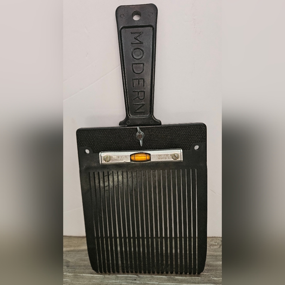 Vintage Modern Flat Top Comb w/ Leveler Line Level Tool USA